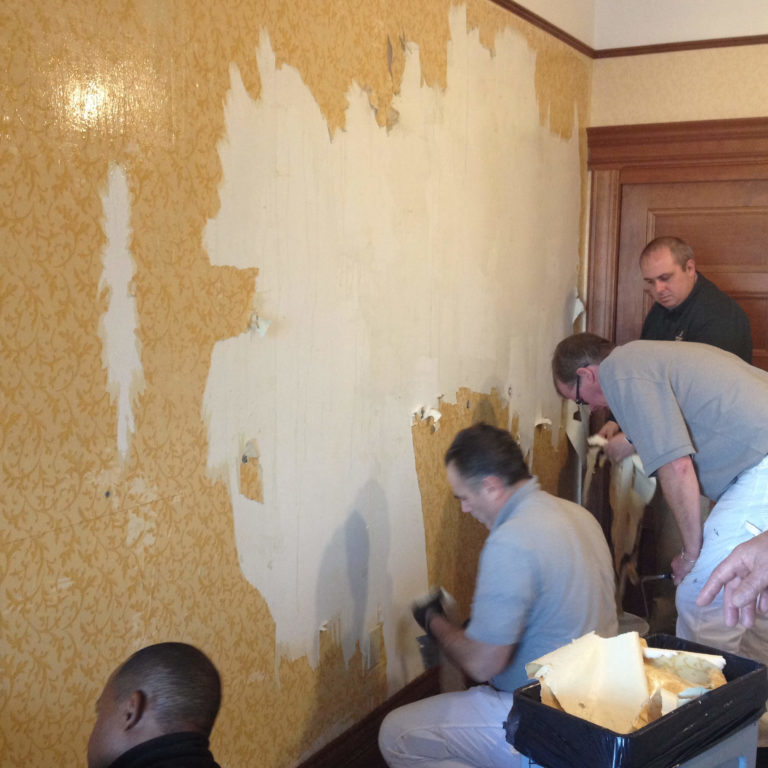 Removing wallcovering efficiently